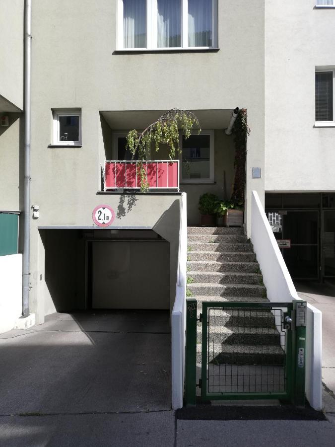 Room In Maisonette With Garden, Parking Place Vienna Exterior photo